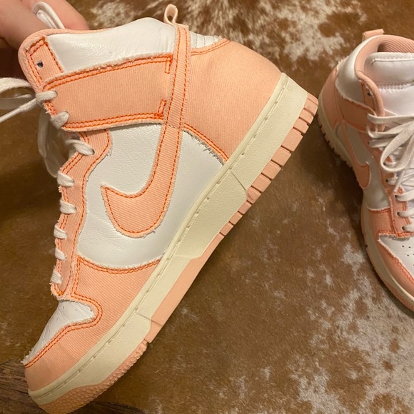 Pink Nike dunks - Picture 3 of 6